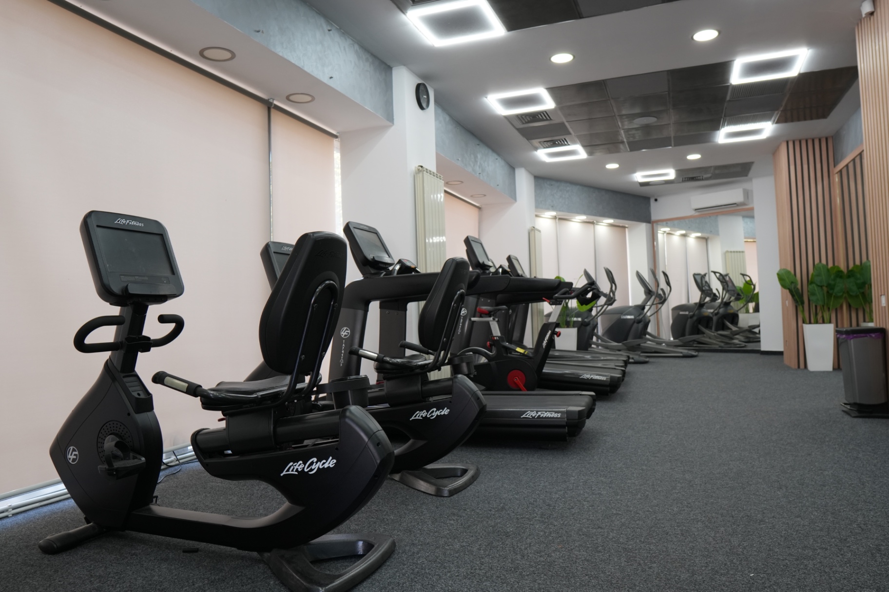 Echipamente Life Fitness și LifeCycle – zonă cardio