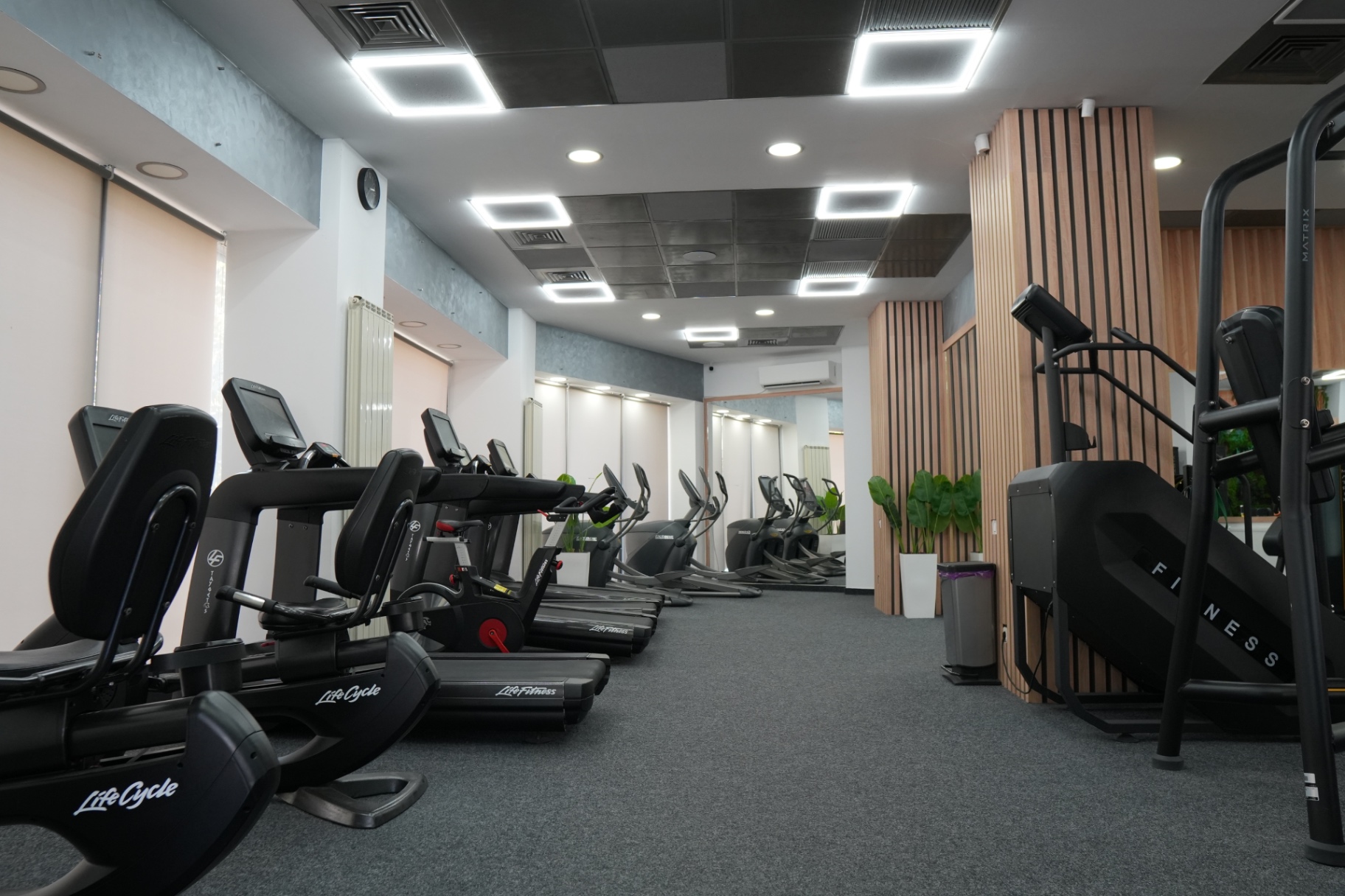 Sală Fit Temple – biciclete LifeCycle și echipamente cardio